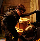 组图：《十二生肖》发全新剧照 成龙超人上身展臂力