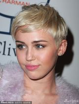 组图：麦莉格莱美派对清新风 收敛性感变俏皮