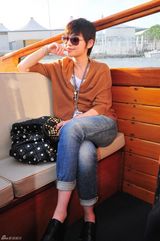 高清组图：《透析》抵威尼斯 梅婷夕阳下拍惬意写真