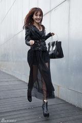 组图：李菲儿春日写真别致造型彰显英伦优雅