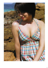 组图：深田恭子短发写真 夏日清凉装扮秀丰胸