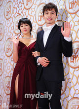 组图：SBS和KBS颁奖典礼 韩石奎申河均分获演技大奖