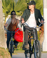 高清图：凡妮莎-哈金斯和新男友约会浓情蜜意