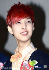 组图：韩国男团Led apple晓夕荣俊生日见面会