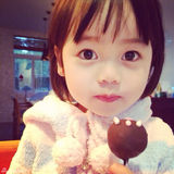 组图：韩寒频晒女儿萌照 网友围观获封国民岳父