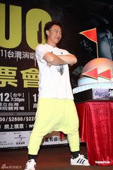 组图：陈奕迅台北签票遭台风搅局 演唱会曲目歌迷选