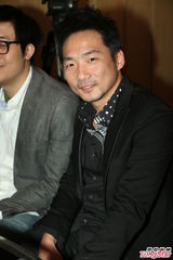 组图 ：五月天石头出演电影 前往柏林参加宣传