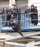 组图：《夏洛克》再曝片场照 卷福揭生死谜团