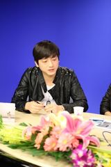 幻灯：彭坦春晓做客聊新歌 憧憬爱情成长记录