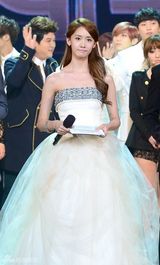 组图：具荷拉露纤腰热舞挑战性感魅惑秀智