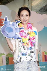 幻灯图集：郭可盈产后首度复工 恢复窈窕好身材