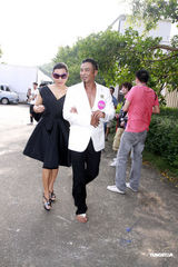 组图：《热爱岛》开镜 任达华陈冲亲密现身