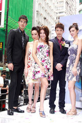 幻灯图：杨千嬅活动中自曝老公羡慕谢霆锋得二子