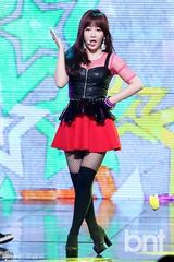 组图：SISTAR孝琳下衣失踪似没穿 EXO白衣纯情