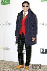 组图：韩谐星尹亨彬大婚徐仁国Solbi等送祝福