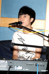 图集：苏打绿巡回个唱彩排 主唱青峰及团员全情投入