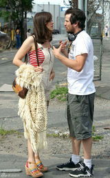 组图：卡内《血缘关系》片场给玛丽昂亲密说戏