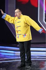 组图：《笑星》杨议斥主裁不公 蔡明流泪送选手