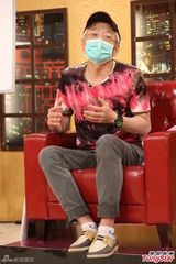 组图：高凌风虚弱上节目 驳斥前妻不实指控