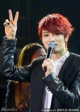 组图：金在中上海个唱展摇滚魅力 下厨喂粉丝