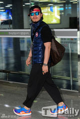 组图：釜山电影节开幕式 河智苑金亨俊将出席