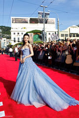 组图：姚晨婚后首次亮相 《霍比特人》全球首映化身公主