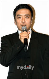 幻灯图：《到炮火中去》媒体首映 权相佑(权相宇)等主创出席