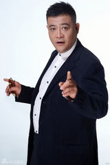 组图：姜彤全新写真亲切搞怪 展多面魅力