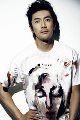 组图：张鲁一写真颠覆熟男形象展青春气质