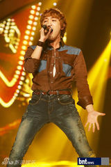 组图：帝国之子FT等偶像歌手亮相《MCountDown》