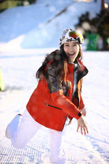 组图：江疏影冬日写真冰肌雪肤展温暖笑靥