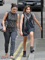 高清组图：麦当娜女儿现身伦敦 牙套妹笑容羞涩