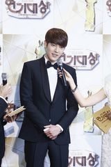 独家高清：李敏镐等亮相2013SBS演技大赏红毯