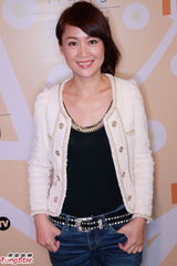 组图：梁小冰赞性教育节目 余思敏教女保护自己