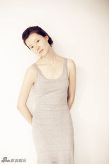 组图：车晓素颜写真演绎纯粹真我 背影显气质