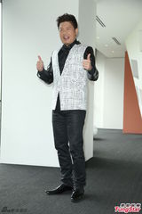 组图：陈庭妮踩十公分高跟鞋 曾国城笑称被压死