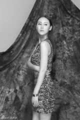 组图：杜十五淡妆贺岁写真知性妩媚