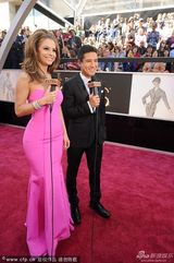 组图：奥斯卡红毯玛丽娅-曼努诺斯粉裙娇俏