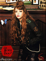 组图：安室奈美惠登杂志封面 秋装写真性感辛辣