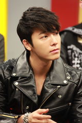 高清组图：SJ-M做客争开微博 玩转网络流行语