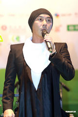 组图：张卫健分享环保心得 力挺谢霆锋献祝福