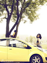 幻灯图：“悦悦女孩”集体照曝光 尽显青春气息