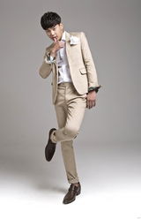 高清图：韩星安圣浩花美男大片干净明朗