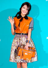 组图：少女时代等众韩星出席某服装店开业仪式