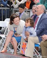 组图：奥兰多留名星光大道 小弗林紧粘老爸撒娇