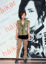 高清图：韩国演员张根硕参加某代言服装签名会