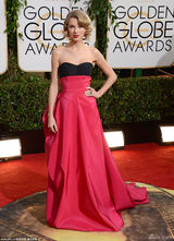 组图：金球奖女星红毯 沃特森露背亚当斯八字奶