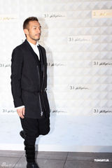 组图：马艳丽爱戴捧场时装秀 偶遇球星中田英寿