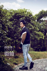 明星爱街拍：薛之谦偶遇时尚 打造花样年华