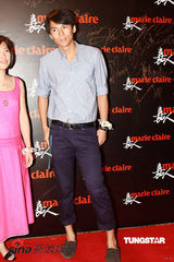 幻灯图集：爱戴酥胸半露火辣出场 蔡康永侯佩岑联袂主持